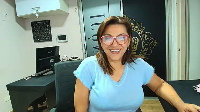 TiffanyyWilson online show from May 2026 01:02:02 AM