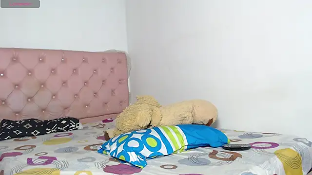 Snapshot of elettra_parisi19 chatting on February 2025 10:44:02 PM elettra parisi19 online show from February 2025 10:44:02 PM
