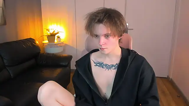Snapshot of DemianEnglen chatting on April 2026 03:28:02 PM DemianEnglen online show from April 2026 03:28:02 PM