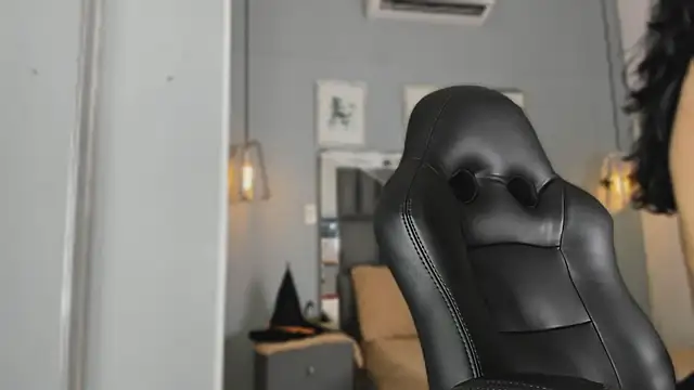 Snapshot of Raven_jade_ chatting on November 2025 07:16:02 PM Raven jade online show from November 2025 07:16:02 PM