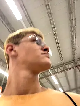 Snapshot of izan_20 chatting on November 2025 11:14:02 PM izan 20 online show from November 2025 11:14:02 PM