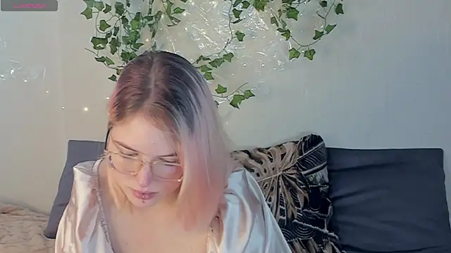 Manic pixie  online show from September 2025 02:06:01 PM