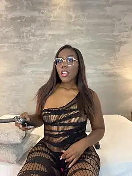 Alaia Colins online show from June 2026 02:10:02 AM