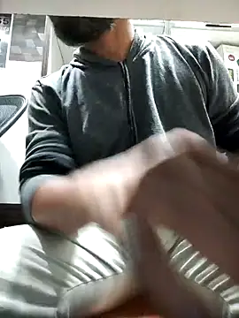 Snapshot of RaviRoy2326 chatting on February 2025 05:04:02 PM RaviRoy2326 online show from February 2025 05:04:02 PM