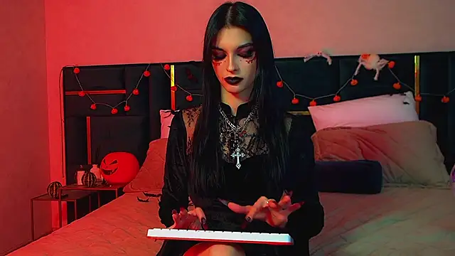 Snapshot of BeverlyMost chatting on October 2025 06:20:01 PM BeverlyMost online show from October 2025 06:20:01 PM