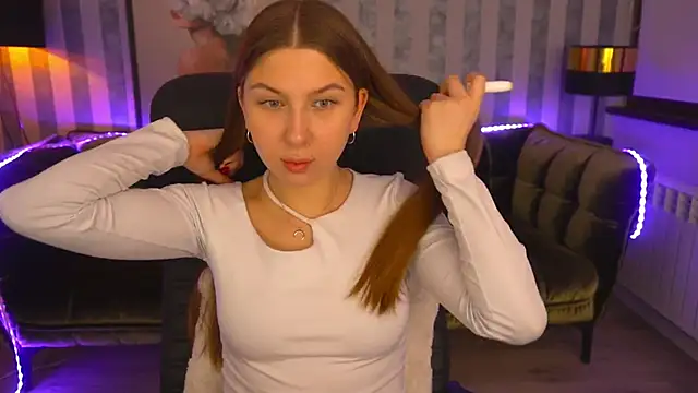 Snapshot of AureliaBliss_ chatting on February 2025 07:20:02 PM AureliaBliss online show from February 2025 07:20:02 PM