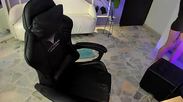 alaia greyy online show from September 2025 01:00:01 PM