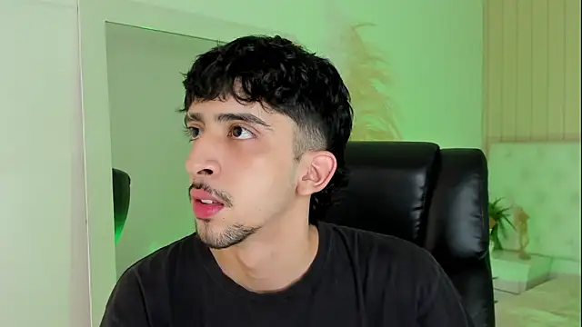 Snapshot of Alezzandro_ chatting on September 2025 08:02:01 PM Alezzandro online show from September 2025 08:02:01 PM