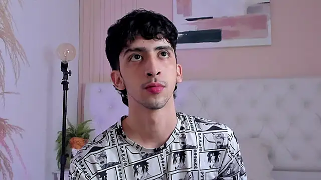 Snapshot of Alezzandro_ chatting on October 2025 08:39:01 PM Alezzandro online show from October 2025 08:39:01 PM