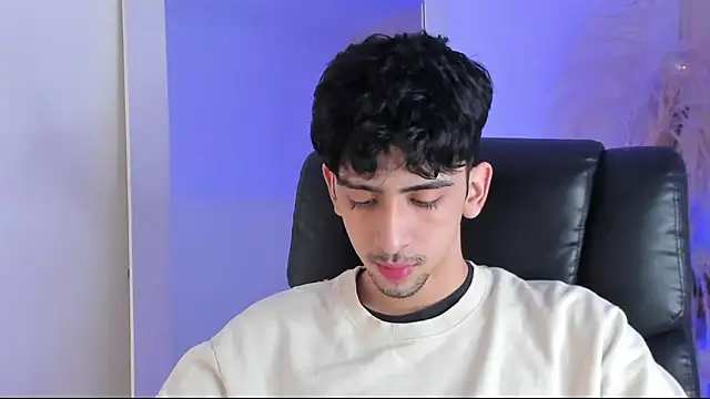 Snapshot of Alezzandro_ chatting on October 2025 08:08:01 PM Alezzandro online show from October 2025 08:08:01 PM