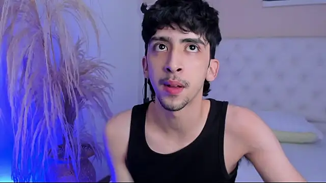 Snapshot of Alezzandro_ chatting on October 2025 08:41:01 PM Alezzandro online show from October 2025 08:41:01 PM