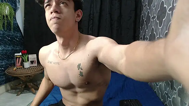 Snapshot of HENRY_SENNI chatting on February 2025 01:36:01 PM HENRY SENNI online show from February 2025 01:36:01 PM