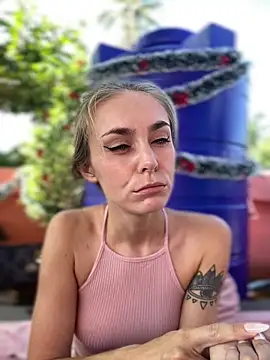 White Lu online show from December 2025 02:39:01 AM