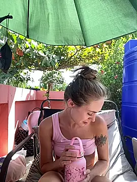 Snapshot of White_Lu chatting on February 2026 07:21:02 AM White Lu online show from February 2026 07:21:02 AM