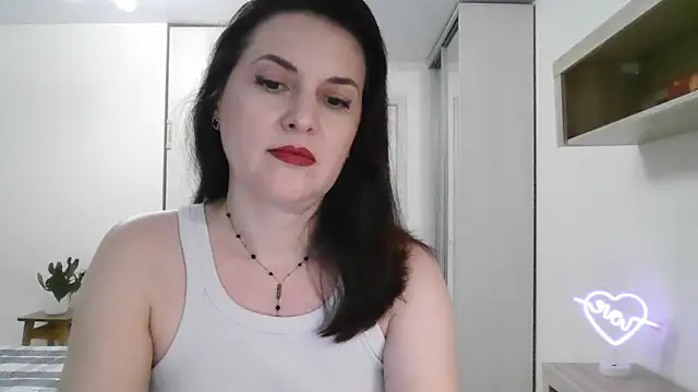 Victoria Glam online show from February 2025 06:26:02 PM