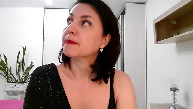 Victoria Glam online show from April 2026 05:41:02 PM