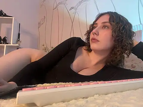 Snapshot of Molli_Luv chatting on February 2025 11:41:02 AM Molli Luv online show from February 2025 11:41:02 AM