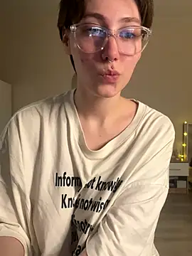 Molli Luv online show from October 2025 05:48:02 PM