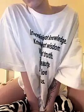 Molli Luv online show from October 2025 03:24:02 PM