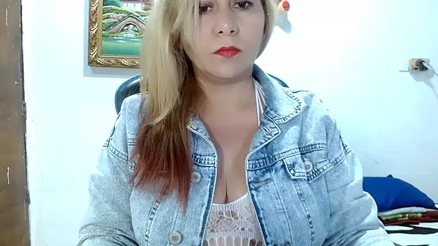 Snapshot of mariana0x chatting on February 2025 03:52:01 PM mariana0x online show from February 2025 03:52:01 PM