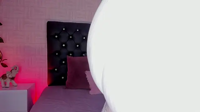 Hannah Jonhson online show from February 2025 03:50:01 PM