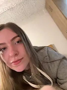 eilynxx online show from February 2025 09:27:02 PM