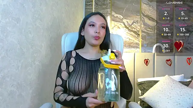 Snapshot of Victoria_Collinns chatting on February 2025 12:05:02 PM Victoria Collinns online show from February 2025 12:05:02 PM