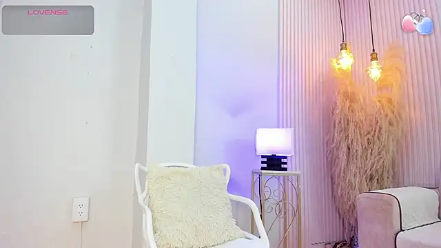 Snapshot of alana_rossetti chatting on February 2026 12:01:02 PM alana rossetti online show from February 2026 12:01:02 PM