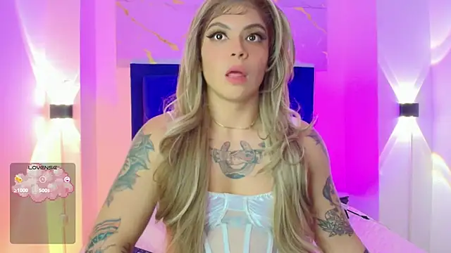 Snapshot of REBECA_VALENTINE chatting on January 2025 11:54:01 PM REBECA VALENTINE online show from January 2025 11:54:01 PM