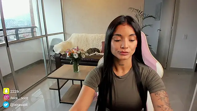 Snapshot of LairaScott chatting on February 2025 10:09:01 PM LairaScott online show from February 2025 10:09:01 PM