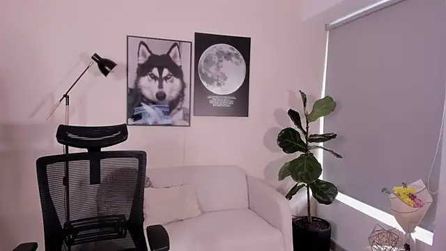 LairaScott online show from November 2025 09:40:01 PM