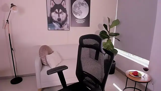 LairaScott online show from December 2025 09:19:02 PM