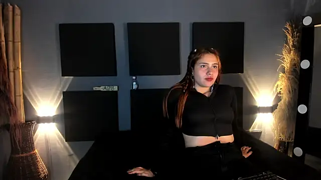 Snapshot of Nikki_and_Mayk chatting on February 2025 02:26:02 AM Nikki and Mayk online show from February 2025 02:26:02 AM