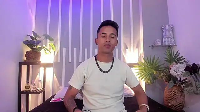 Snapshot of Nikki_and_Mayk chatting on November 2025 02:43:01 AM Nikki and Mayk online show from November 2025 02:43:01 AM