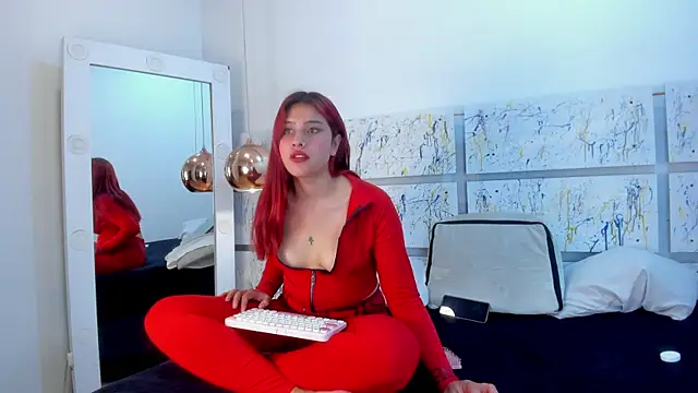 Snapshot of Nikki_and_Mayk chatting on December 2025 02:40:02 AM Nikki and Mayk online show from December 2025 02:40:02 AM