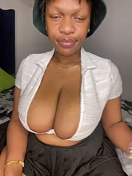 Boneca25 online show from October 2025 06:07:02 PM