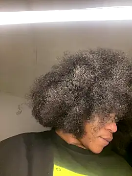 Boneca25 online show from October 2025 06:07:02 PM