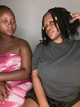 Boneca25 online show from January 2026 06:00:02 PM