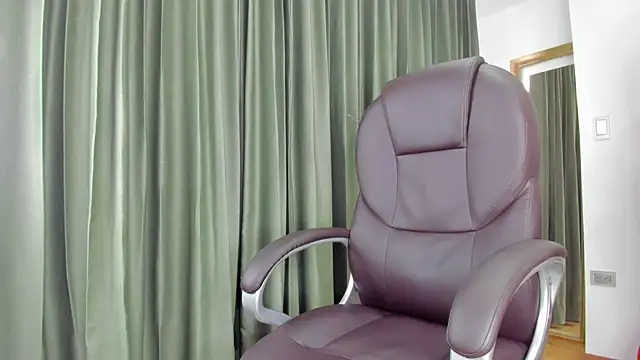 Snapshot of Tombarden chatting on March 2025 06:59:02 PM Tombarden online show from March 2025 06:59:02 PM