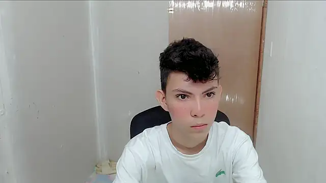 Snapshot of Alexxx_lov chatting on January 2025 12:47:02 PM Alexxx lov online show from January 2025 12:47:02 PM