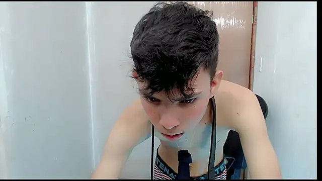 Snapshot of Alexxx_lov chatting on January 2025 03:52:01 PM Alexxx lov online show from January 2025 03:52:01 PM