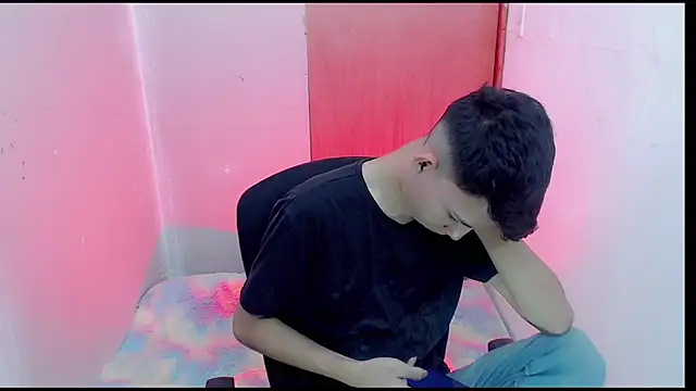 Snapshot of Alexxx_lov chatting on February 2025 12:33:01 PM Alexxx lov online show from February 2025 12:33:01 PM