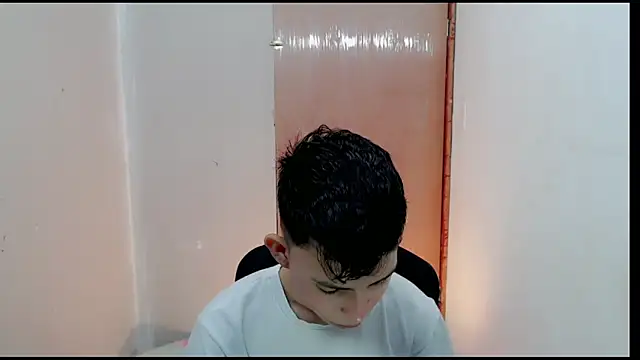 Snapshot of Alexxx_lov chatting on February 2025 12:26:02 PM Alexxx lov online show from February 2025 12:26:02 PM