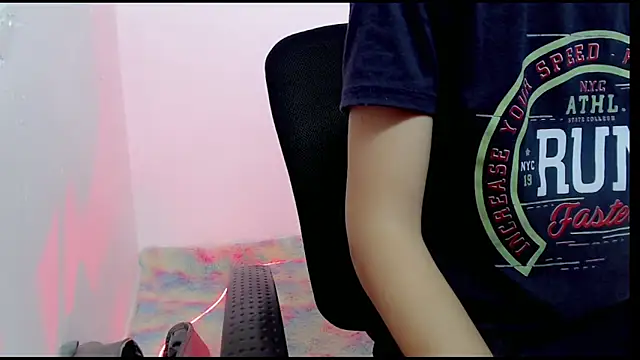 Snapshot of Alexxx_lov chatting on February 2025 12:39:02 PM Alexxx lov online show from February 2025 12:39:02 PM