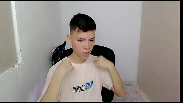 Snapshot of Alexxx_lov chatting on March 2025 12:56:01 PM Alexxx lov online show from March 2025 12:56:01 PM