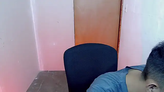 Snapshot of Alexxx_lov chatting on September 2025 01:00:01 PM Alexxx lov online show from September 2025 01:00:01 PM