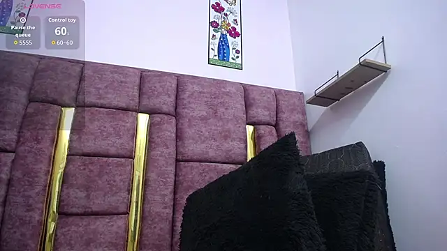 VICTORIAHANK  online show from January 2026 06:57:02 PM