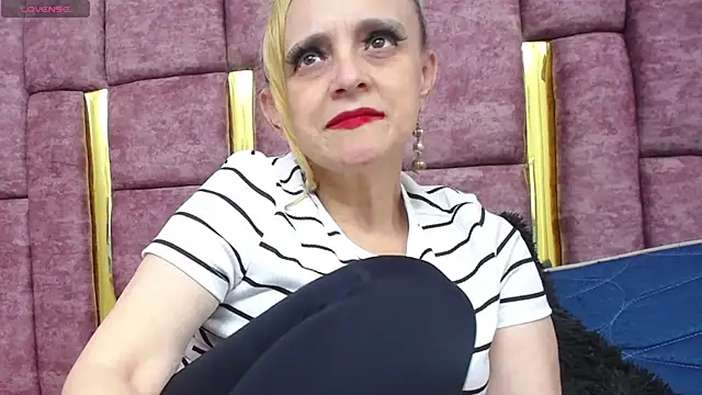 VICTORIAHANK  online show from March 2026 07:28:01 PM