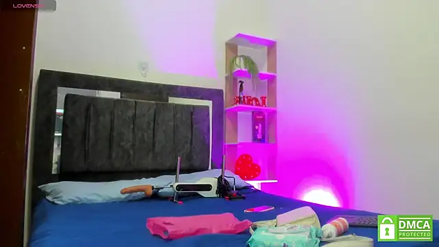 Nicol TransGirl online show from April 2026 05:22:01 AM