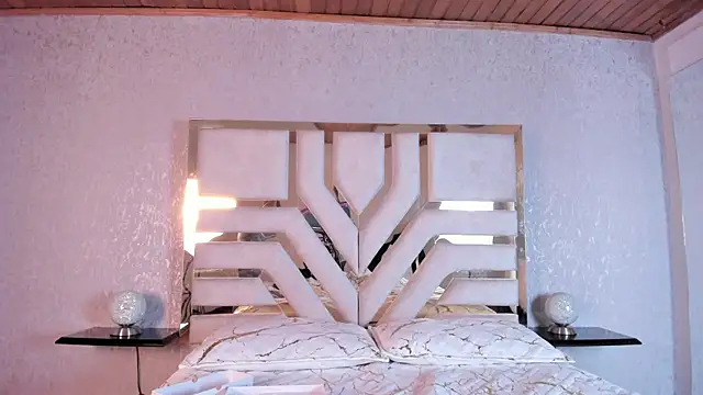 Snapshot of ElhaThomson chatting on October 2025 07:55:01 PM ElhaThomson online show from October 2025 07:55:01 PM